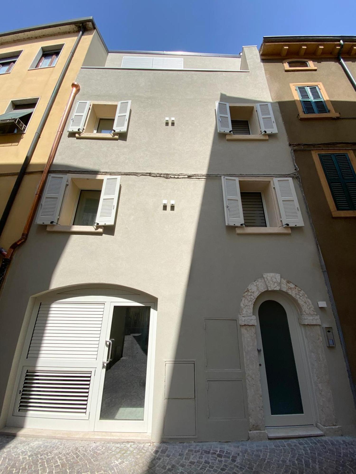 Palazzo Cordigero - Apartments 佩斯基耶拉德加达 外观 照片